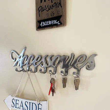 Holiday home Salty Kisses, The Bay,