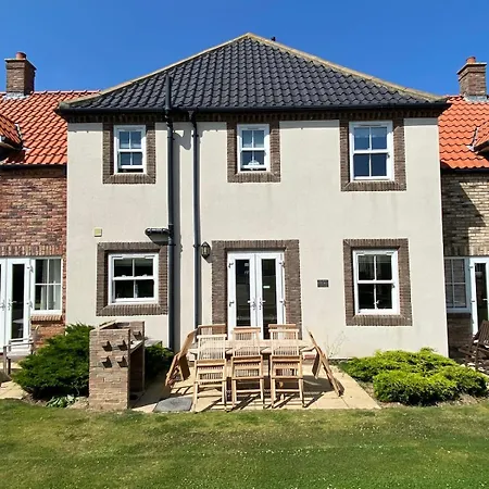 Salty Kisses, The Bay, Holiday home *