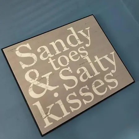 Salty Kisses, The Bay, Holiday home *