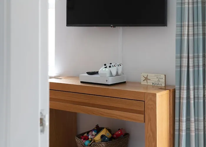 Salty Kisses, The Bay, Holiday home