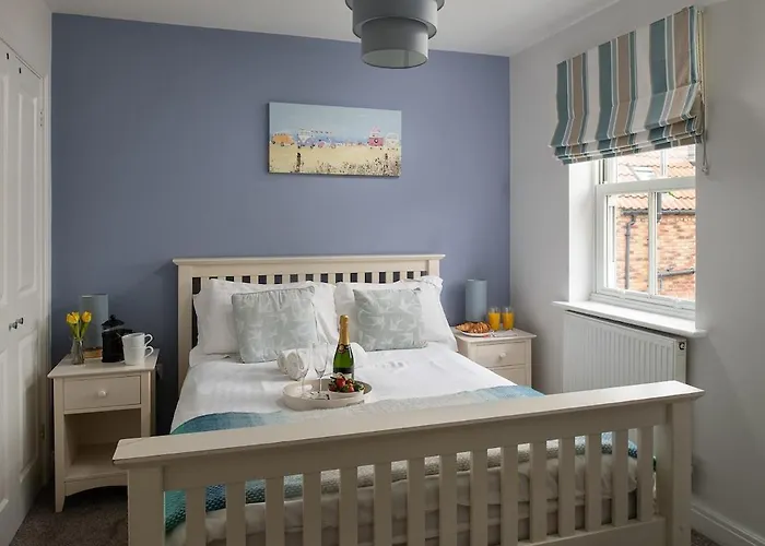 Holiday home Salty Kisses, The Bay, *