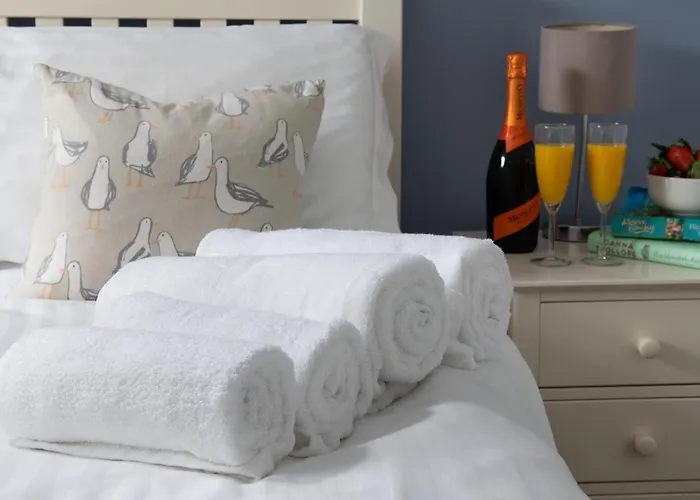 Salty Kisses, The Bay, Holiday home