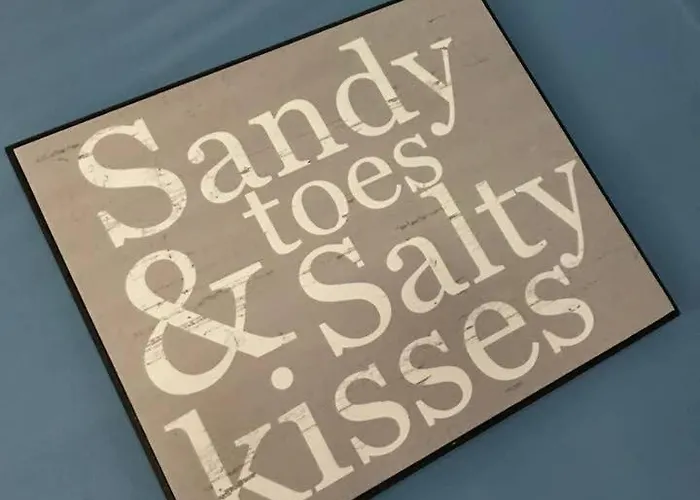 Salty Kisses, The Bay, Holiday home *